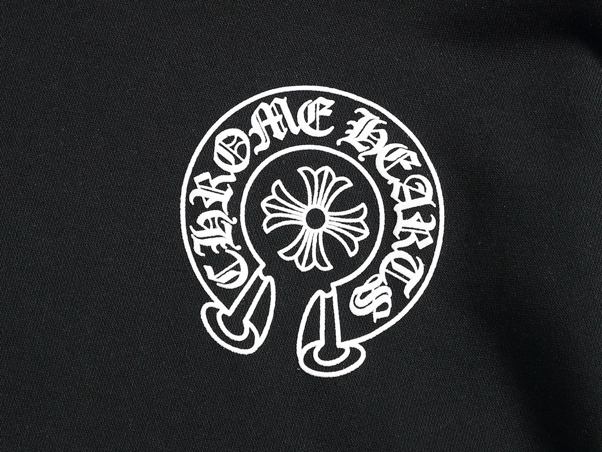 P230 Chrome hearts ch Chrome hearts cross horseshoe LOGO printed round neck sweatshirt, large version, loose and stylish, low version, slim version, upper body and pulled hips, 100% commitment: top quality, not fast food, the highest version on the market, top quality, 420 grams, 26 counts of custom-dyed double yarn cotton, the same style for men and women, complete with three standards. Color: Black White Size: XS-L